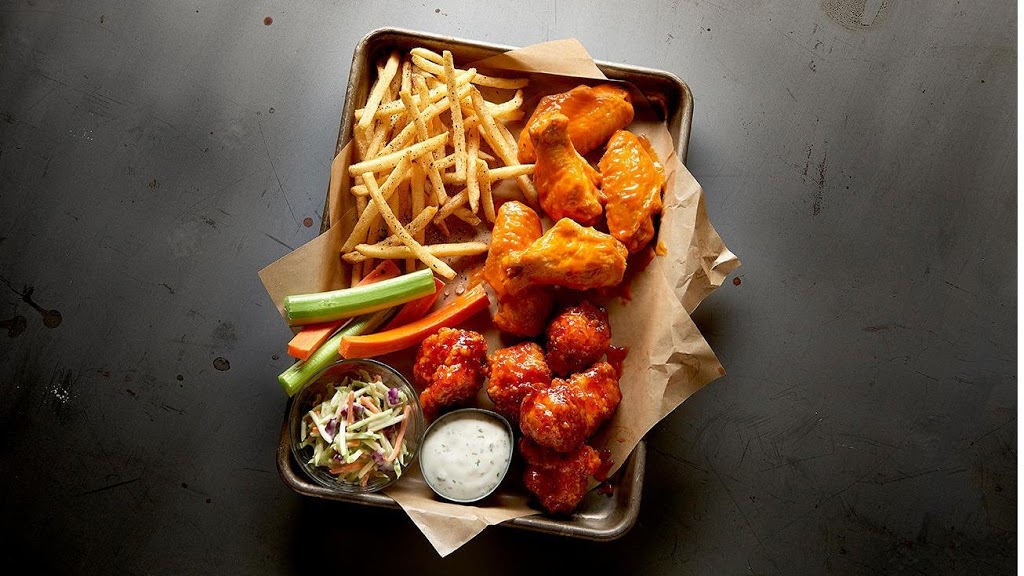 Buffalo Wild Wings | 903 Taunton Rd E, Oshawa, ON L1H 7K5, Canada | Phone: (905) 725-8447