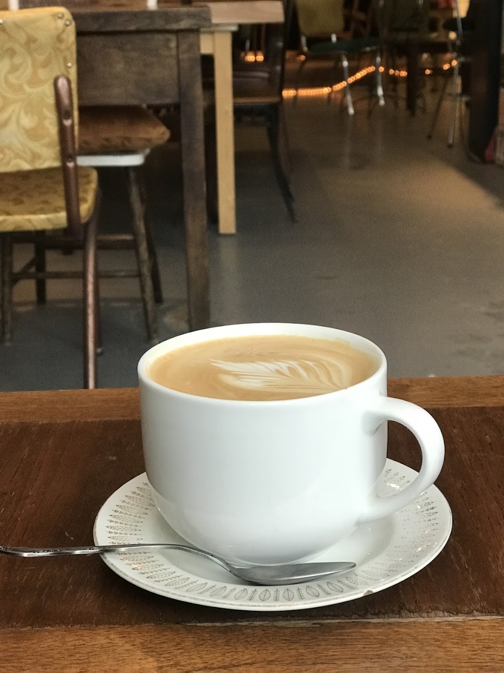 Café Reine Garçon | 611 Av. Duluth E, Montréal, QC H2L 1A9, Canada | Phone: (438) 380-6339
