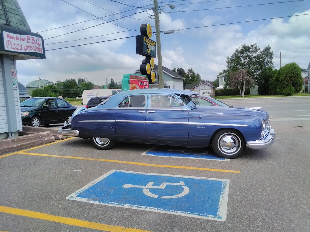 Restaurant Aux 3 Points | 3645 Bd du Royaume, Jonquière, QC G7X 1Z4, Canada | Phone: (418) 547-6171