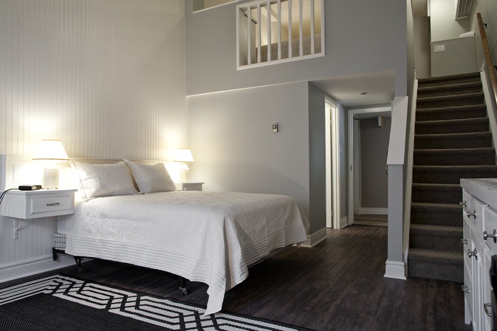 The Ashwood Inn | 34777 Bayfield River Rd, Bayfield, ON N0M 1G0, Canada | Phone: (519) 565-4444