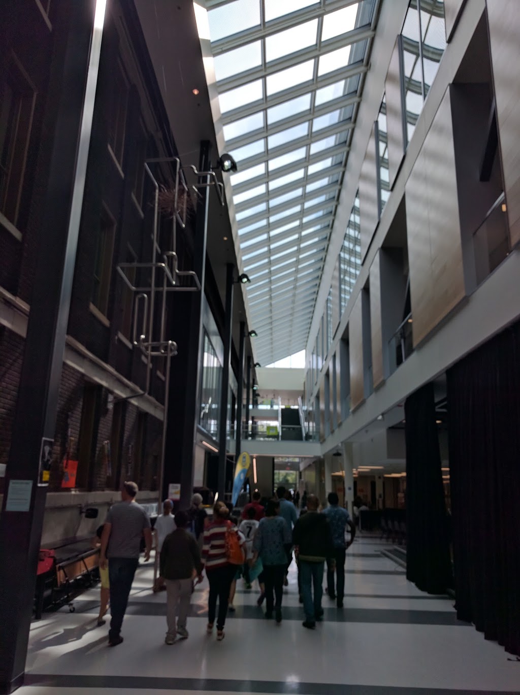 Collège Saint-Louis | 275 36e Av, Lachine, QC H8T 3G3, Canada | Phone: (514) 855-4198