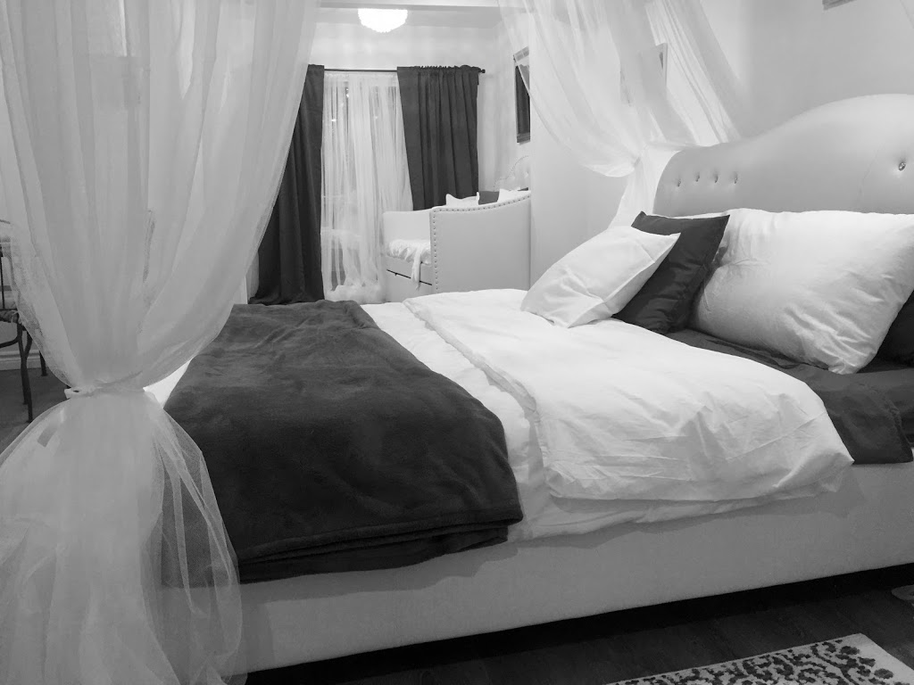 Port Franks Getaway - Pinery Bijou Suite | 7702 Clayton St, Port Franks, ON N0M 2L0, Canada | Phone: (519) 312-8905