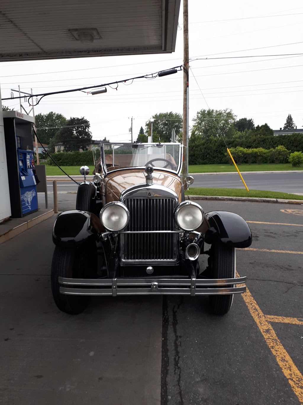 Esso | 1520 Avenue Kennedy, Chambly, QC J3L 4P2, Canada | Phone: (450) 658-9588