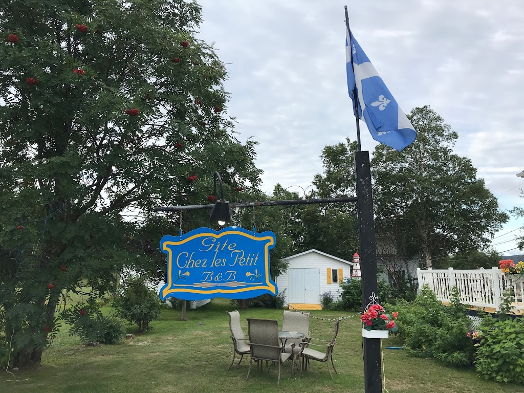 Gîte Petit Bed and Breakfast | 56 Rue Principale, Grandes-Bergeronnes, QC G0T 1G0, Canada | Phone: (418) 514-8606