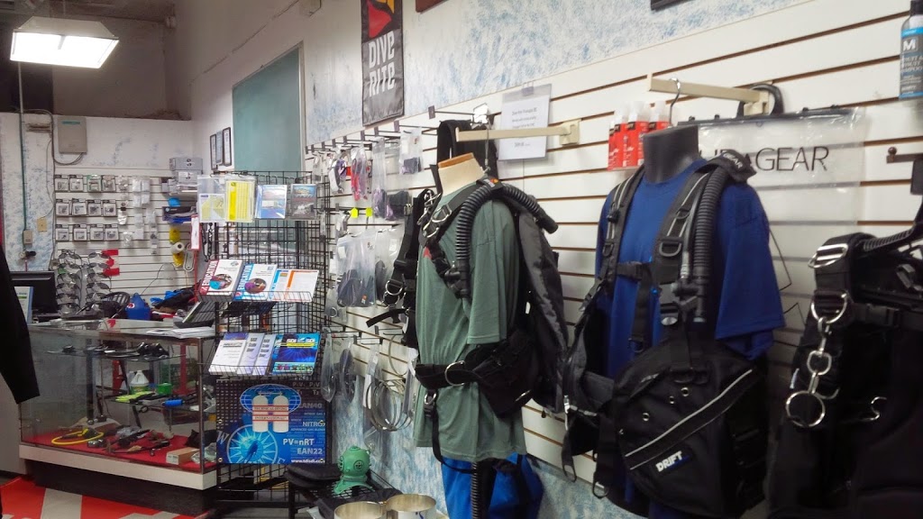 Deans Sport and Dive | 1595 Victoria St N, Kitchener, ON N2B 3E6, Canada | Phone: (519) 742-1230