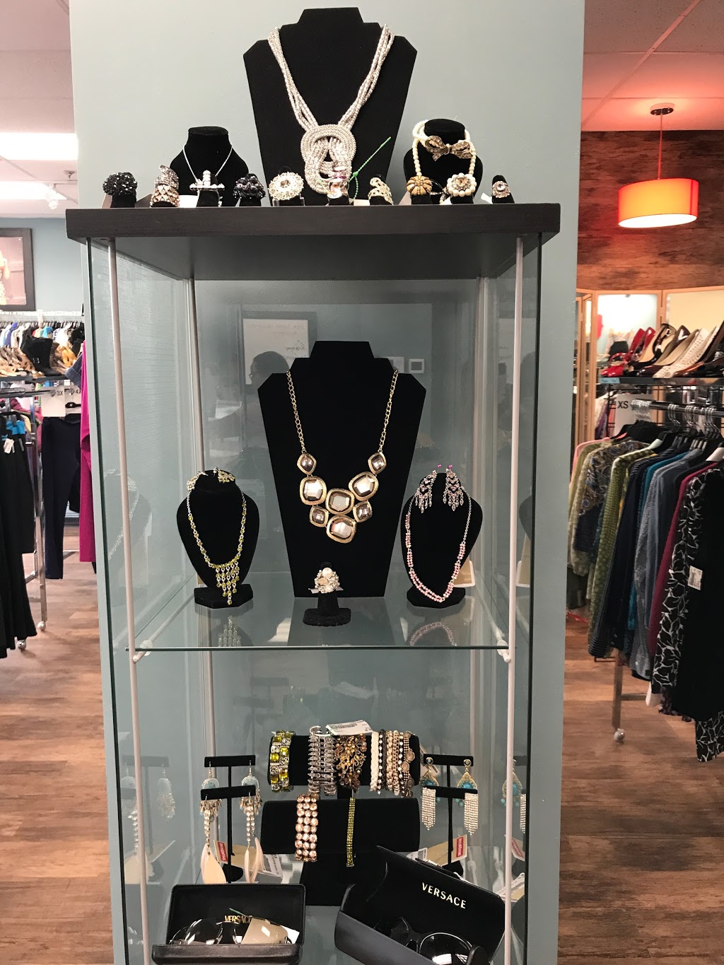 Style Encore Oakville | 1289 Marlborough Ct #4a, Oakville, ON L6H 2N7, Canada | Phone: (905) 842-4000
