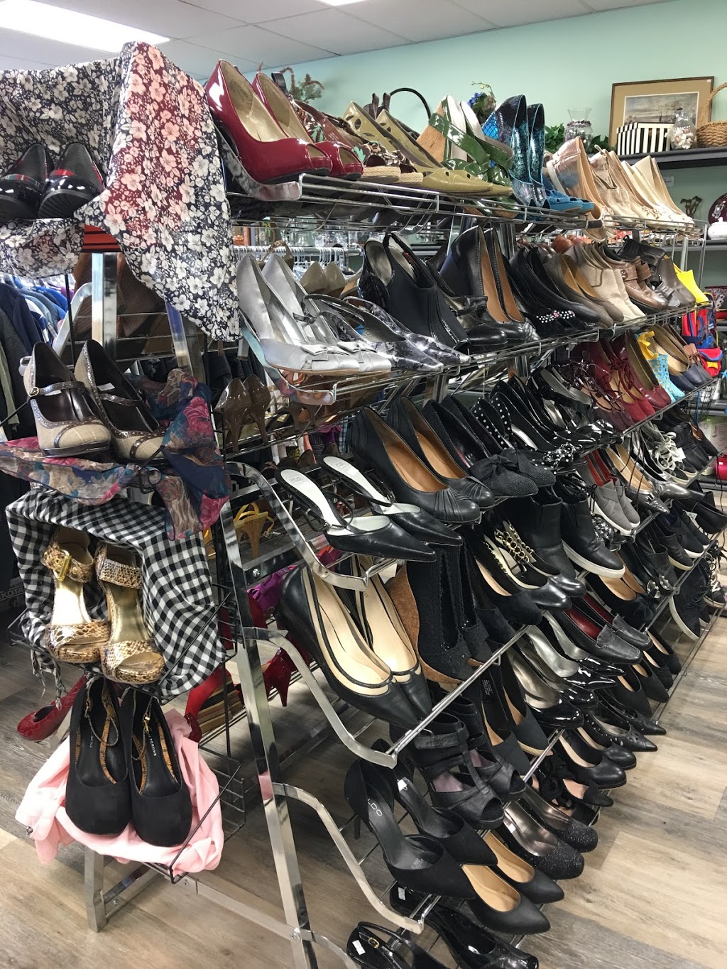 17th Ave Thrift Store | 2631 17 Ave SW, Calgary, AB T3E 0A5, Canada | Phone: (403) 453-1305