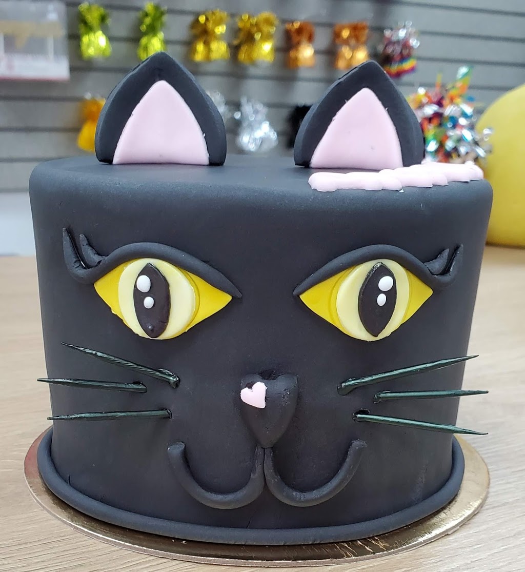 Les Pâtisseries et Crèmerie Mini | 711 Rue Saint-Pierre, Drummondville, QC J2C 3W8, Canada | Phone: (819) 857-1604