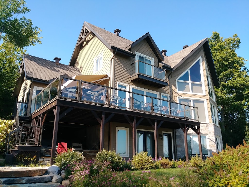 Chalet lAmaryllis | 6 Chem. du Plateau, Petite-Rivière-Saint-François, QC G0A 2L0, Canada | Phone: (450) 647-4297