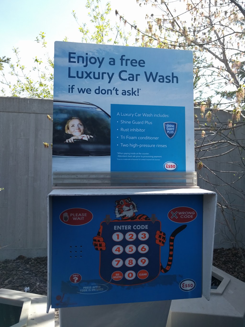 Esso | 3508 37 St SW, Calgary, AB T3E 7B1, Canada | Phone: (587) 535-0140