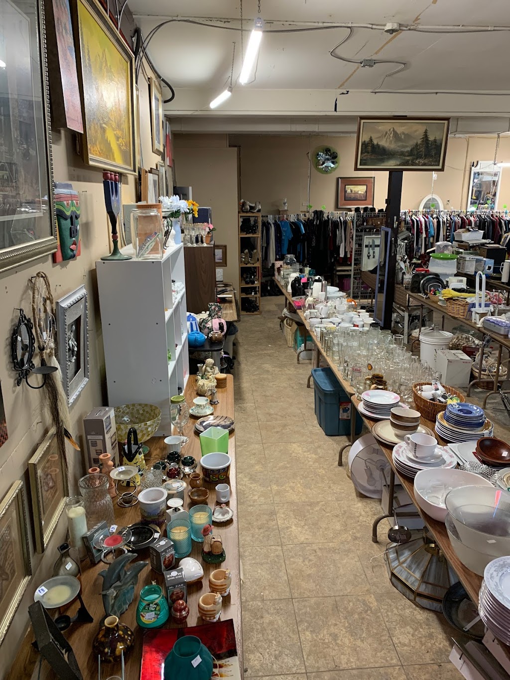 Whytewold Thirft Store | 3 Station Rd, Whytewold, MB R0C 3G0, Canada | Phone: (204) 588-1113