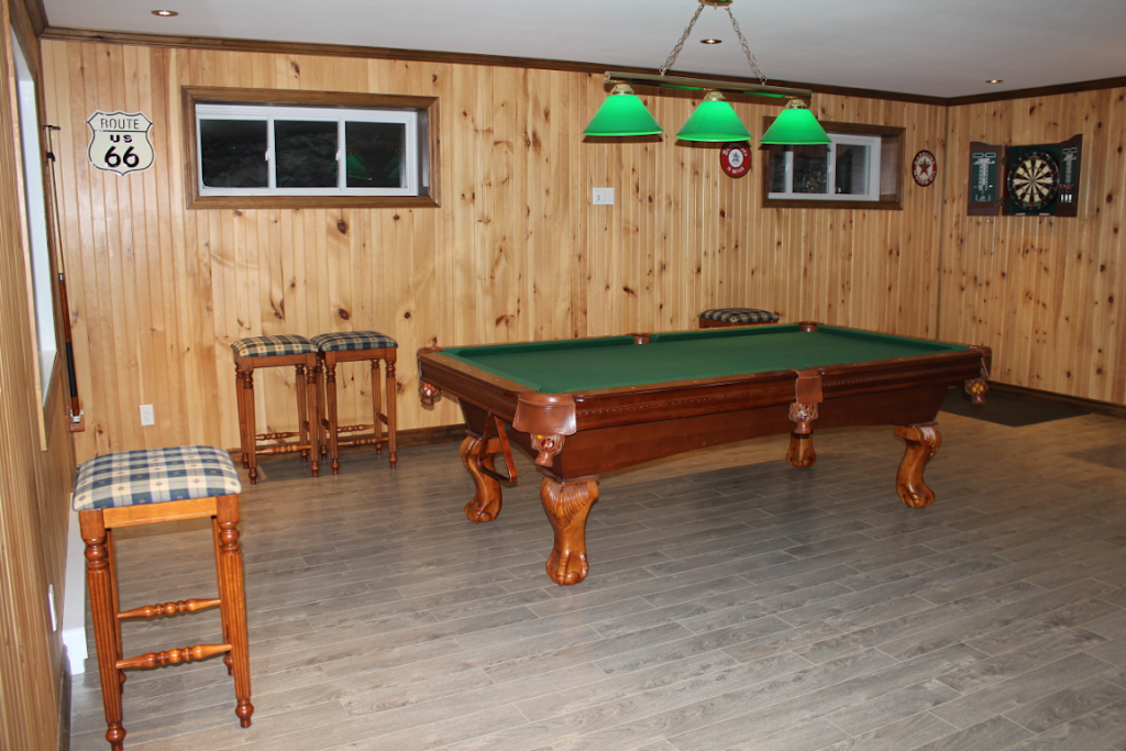 Chalet de la presquile | 236 Rue de la Baie, Mont-Laurier, QC J9L 3G7, Canada | Phone: (438) 396-3063
