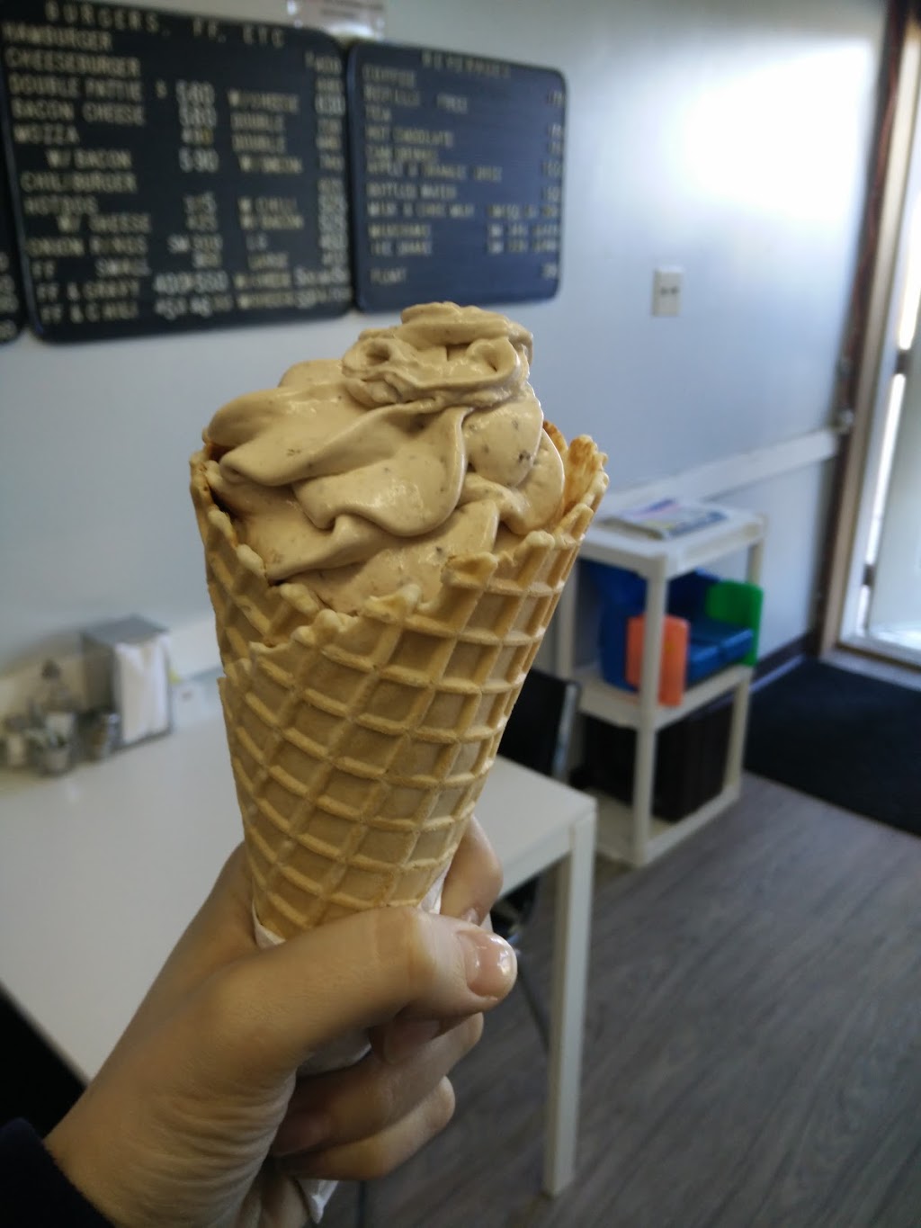 Ye Olde Ice Cream Parlor | 96 3 Ave, Gimli, MB R0C 1B0, Canada | Phone: (204) 642-7561