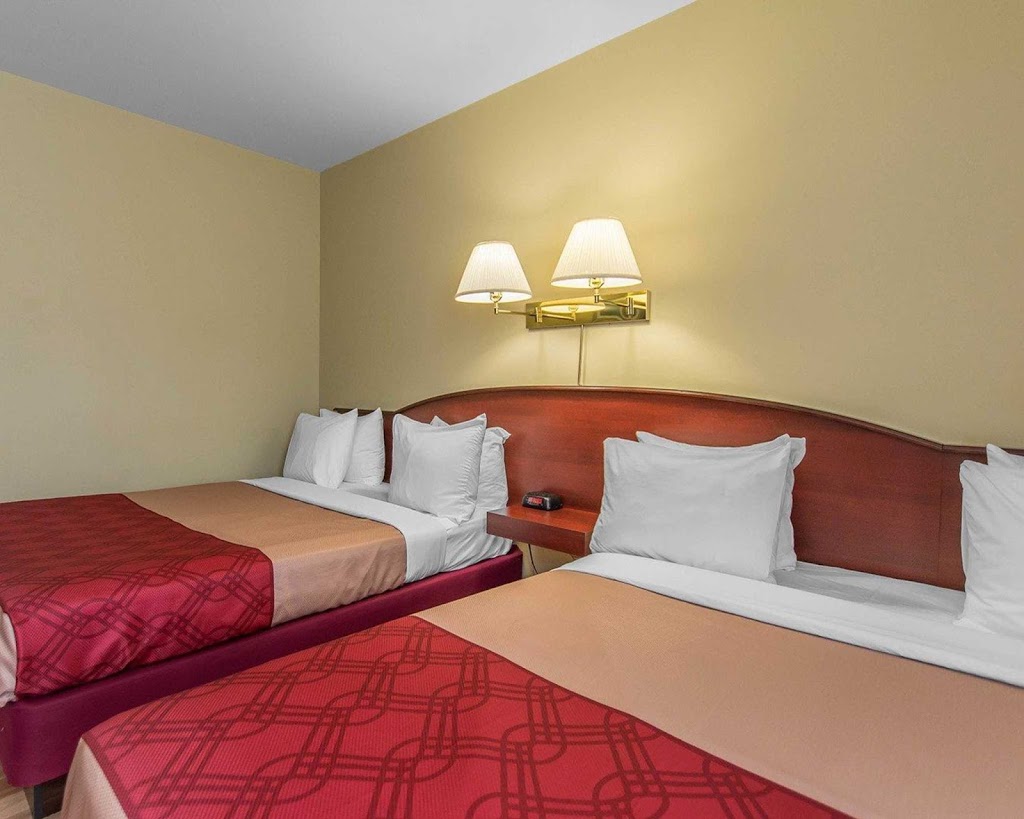 Econo Lodge Montmorency Falls | 5490 Boulevard Sainte-Anne, Boischatel, QC G0A 1H0, Canada | Phone: (418) 822-4777