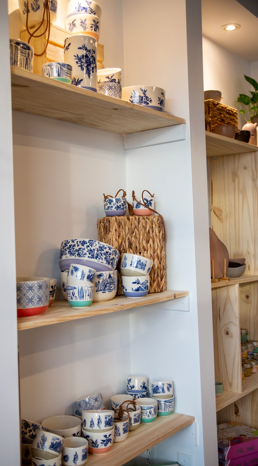 À fleur de terre - Atelier-Boutique de céramique | 3100 Rte Harwood Local 30, Vaudreuil-Dorion, QC J7V 8P2, Canada | Phone: (450) 424-4774