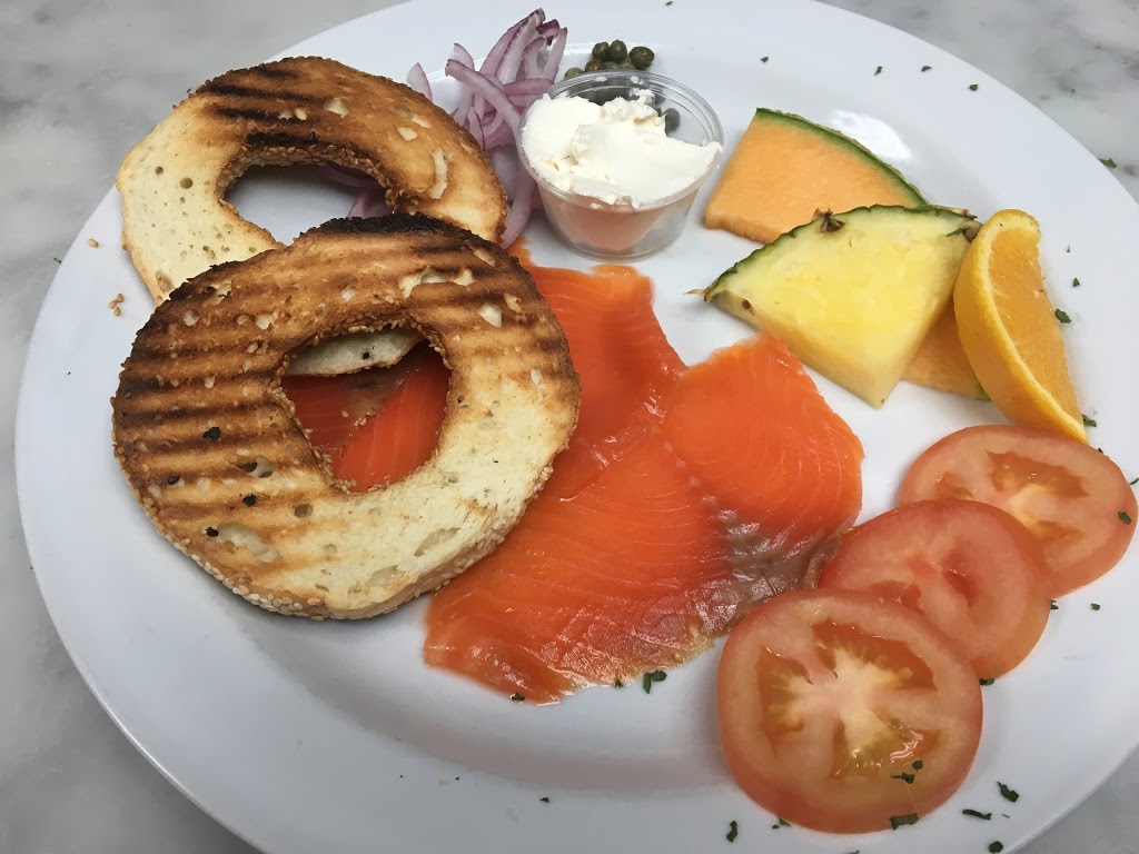 Restaurant Maurizio | 2738 Boulevard Saint-Charles, Kirkland, QC H9H 3B6, Canada | Phone: (514) 697-5070