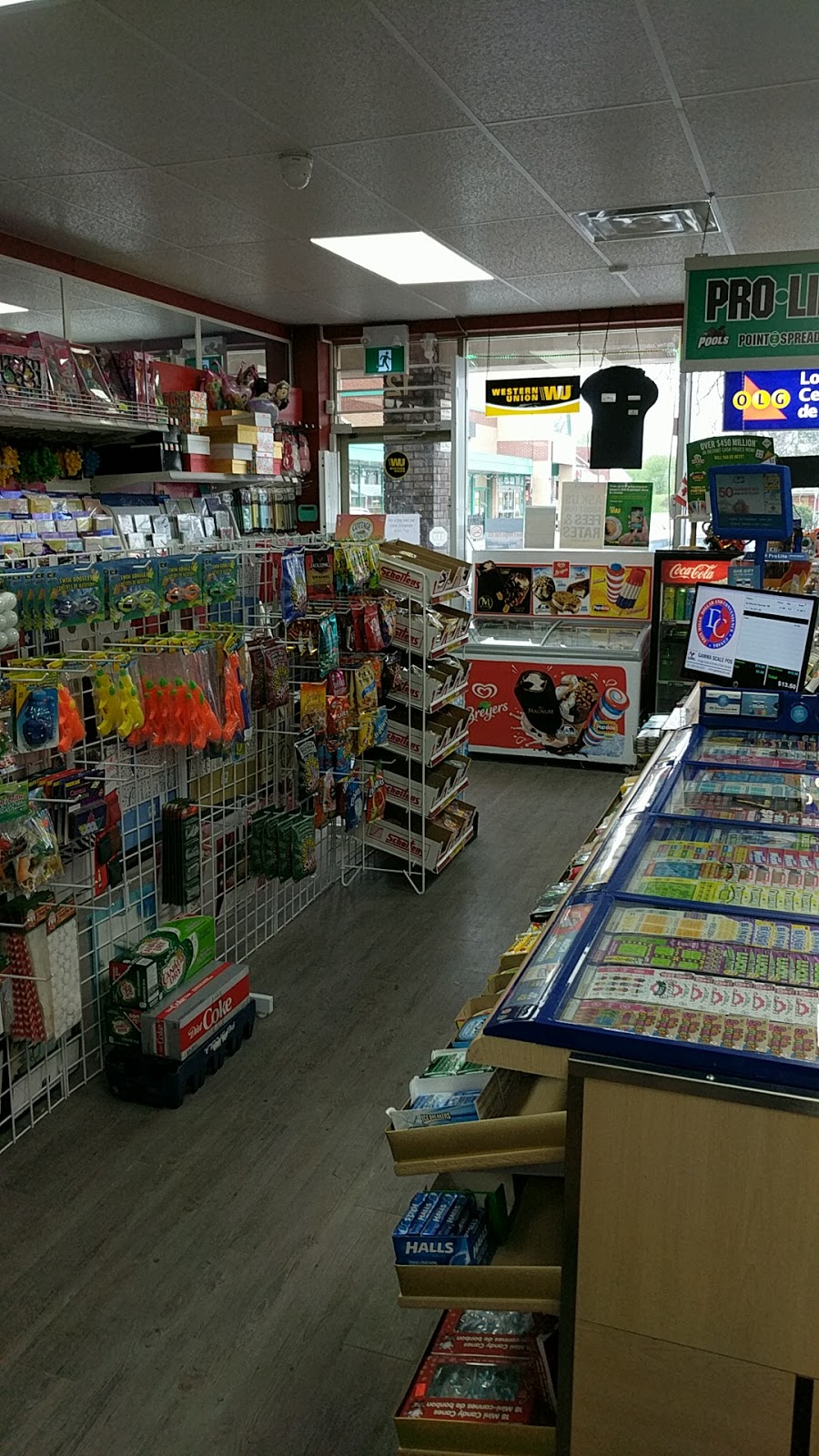 Erin Mills Dollar & Convenience | 4099 Erin Mills Pkwy, Mississauga, ON L5L 3P9, Canada | Phone: (905) 607-4440