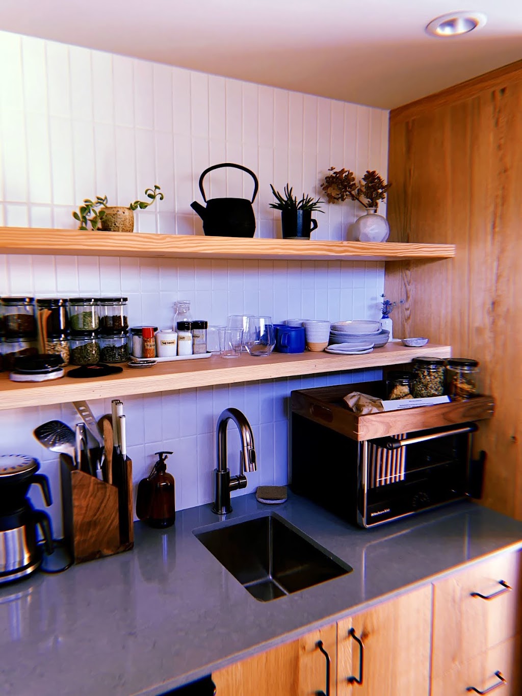 Kitoki Inn | 503 Collins Rd, Bowen Island, BC V0N 1G1, Canada | Phone: (778) 722-0150