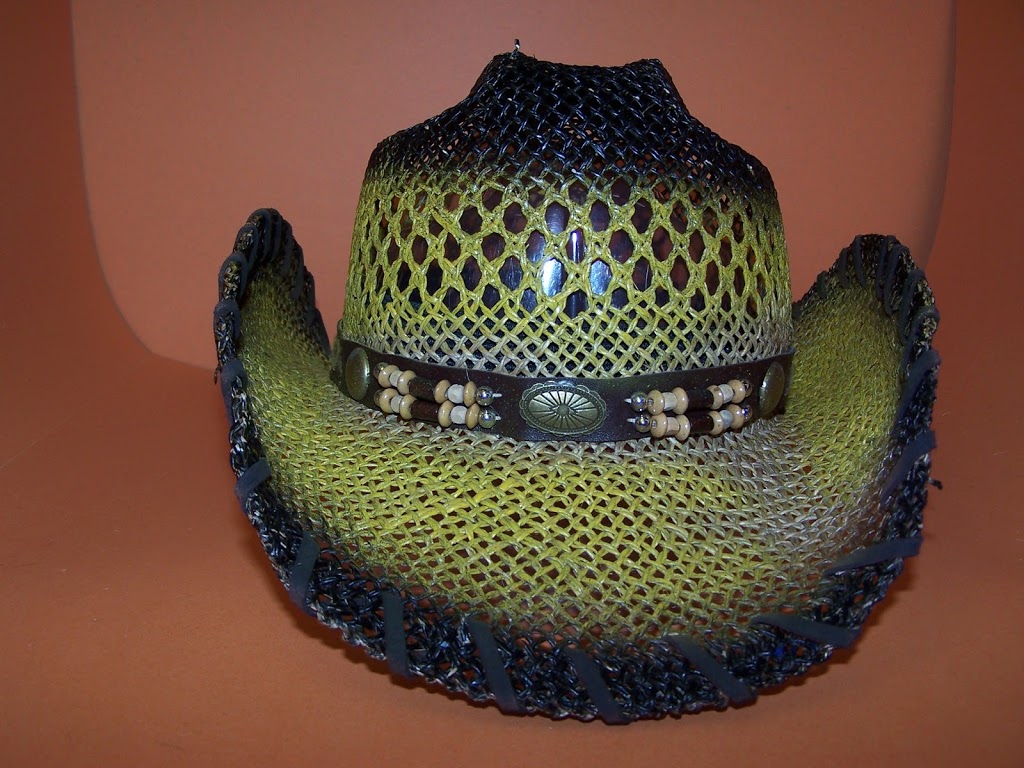Les Chapeaux des Gorewiches | 520 Rue Notre Dame, Saint-Tite, QC G0X 3H0, Canada | Phone: (418) 365-1324