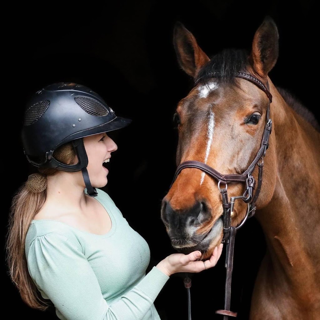 Cascadia Equestrian | 1511 Hovey Rd, Saanichton, BC V8M 1S7, Canada | Phone: (250) 580-2997