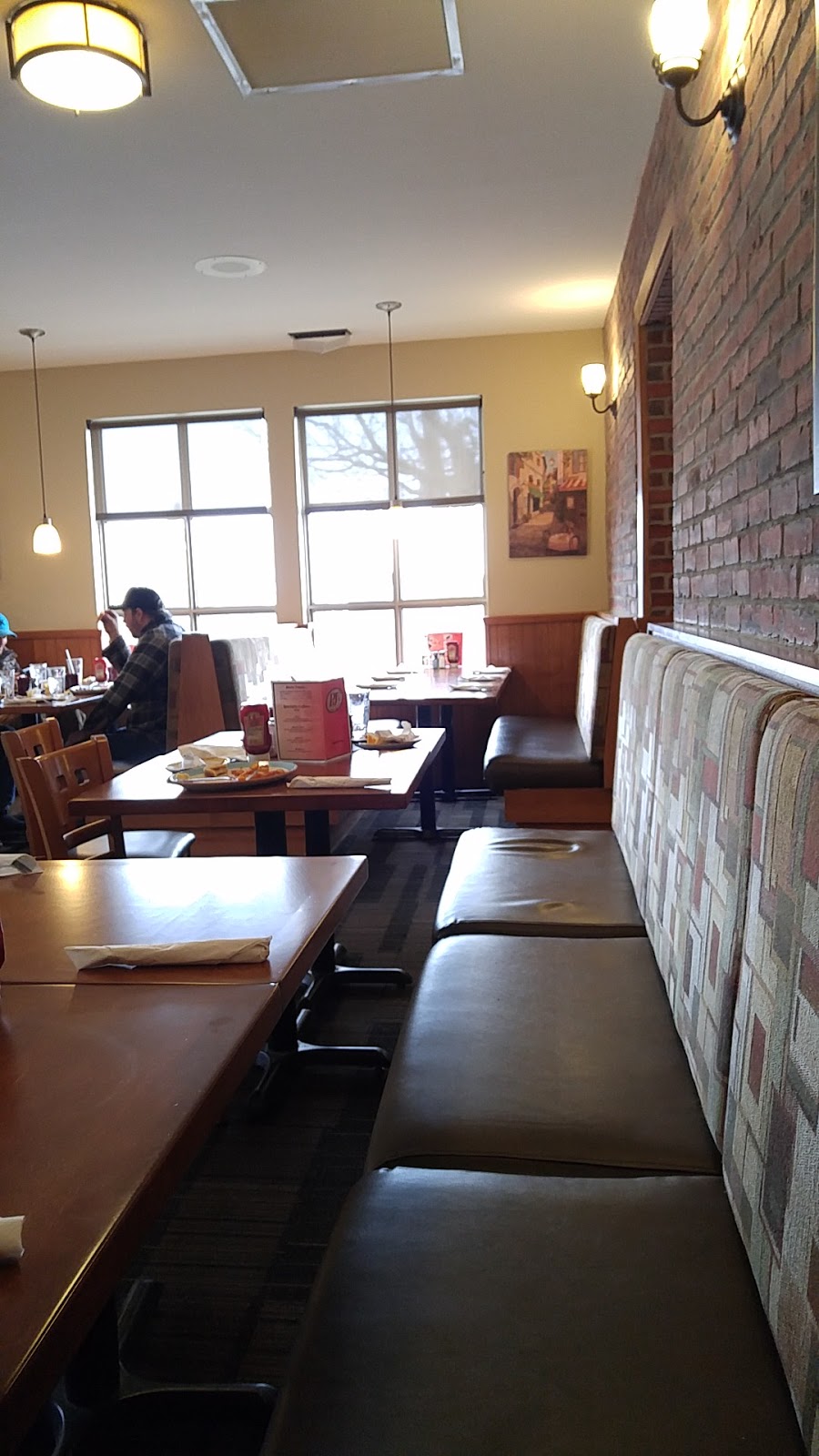 P J Restaurant Dining Lounge | 394 Madawaska Blvd, Arnprior, ON K7S 3H2, Canada | Phone: (613) 623-5430