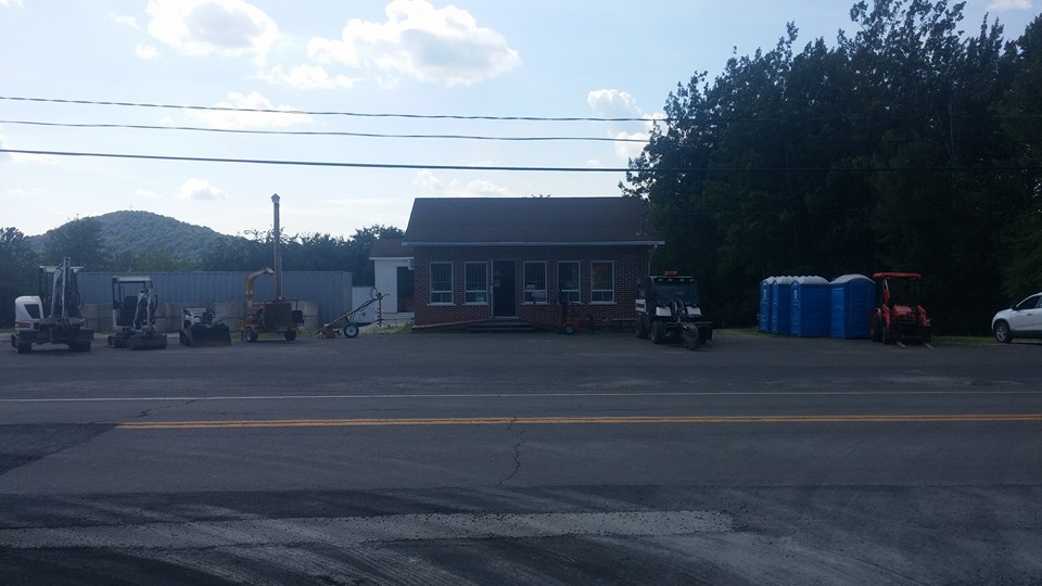 Vente et Location Dubois inc. | 5554 Chemin de lAéroport, Valcourt, QC J0E 2L0, Canada | Phone: (450) 532-2618