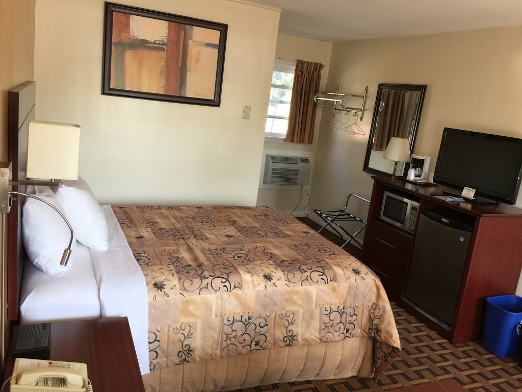 Park Place Motel & Suites | 43 Victoria St S, Tweed, ON K0K 3J0, Canada | Phone: (613) 478-3134