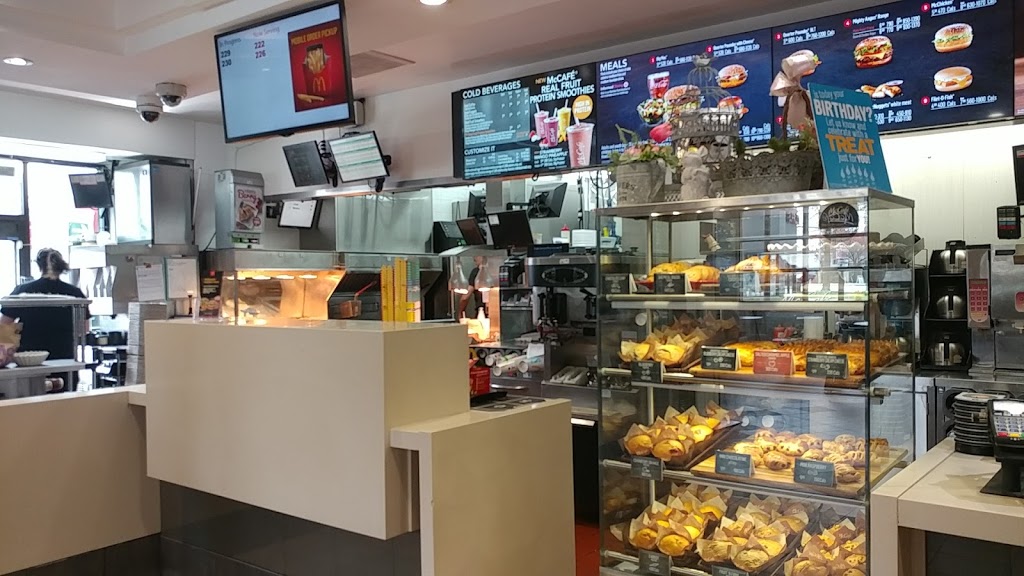 McDonalds | 12549 Harris Rd, Pitt Meadows, BC V3Y 2J4, Canada | Phone: (604) 465-4117