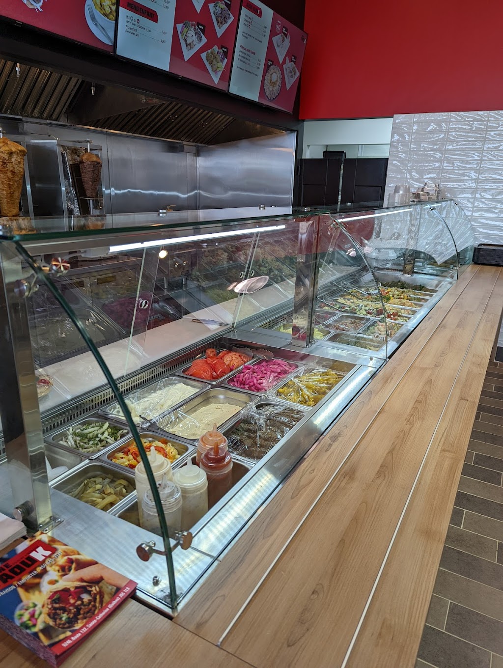 La Zone Taouk | 5246 QC-132, Sainte-Catherine, QC J5C 1L8, Canada | Phone: (450) 845-3131