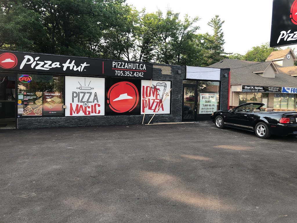 Pizza Hut Wasaga Beach | 1360 Mosley St, Wasaga Beach, ON L9Z 2C5, Canada | Phone: (705) 352-4242
