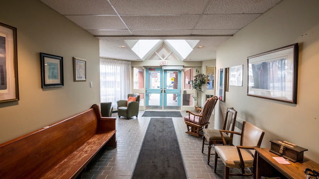 Arnprior & District NeighbourLink Fountain | 128 Mary St, Arnprior, ON K7S 1E6, Canada | Phone: (613) 623-4200