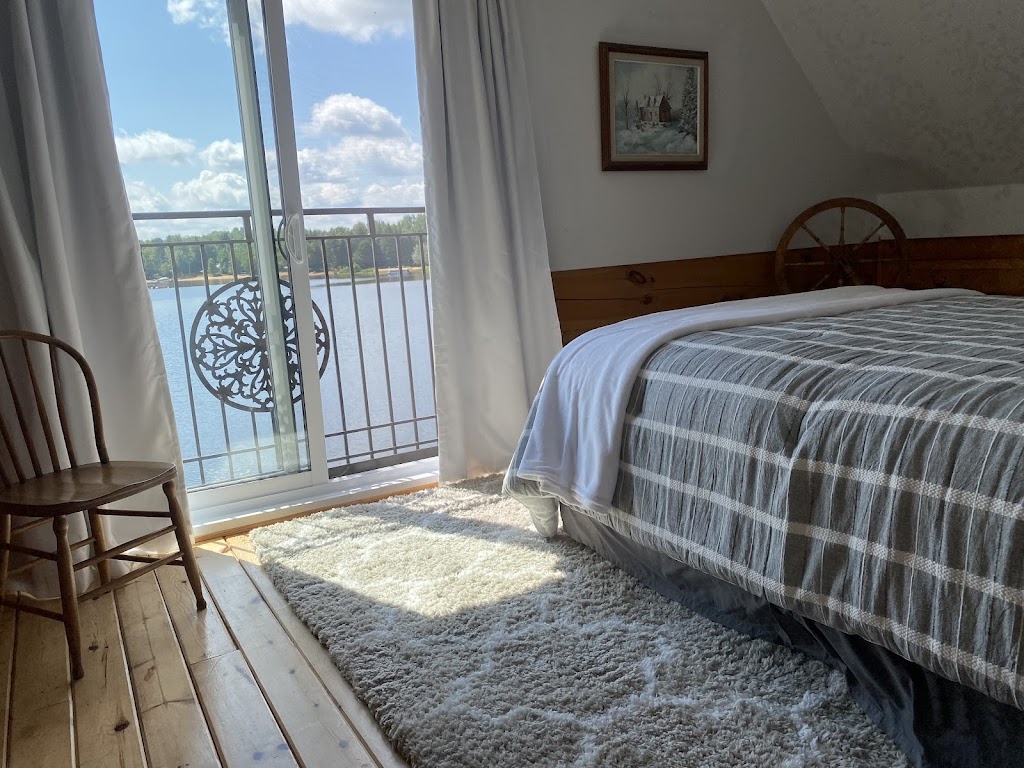 Le Refuge du Grand Pic | 2478 Chem. du Tour du Lac, Nominingue, QC J0W 1R0, Canada | Phone: (450) 660-1779