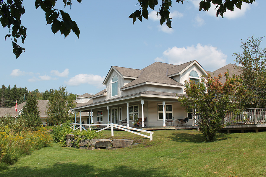 Chartwell Rogers Cove Retirement Residence | 4 Coveside Dr, Huntsville, ON P1H 2J9, Canada | Phone: (705) 224-0130