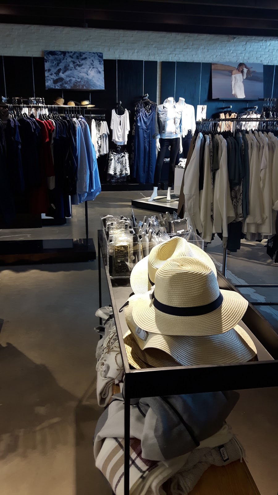 Garage | 2035 99 St NW #2035, Edmonton, AB T6N 1M1, Canada | Phone: (780) 463-3181