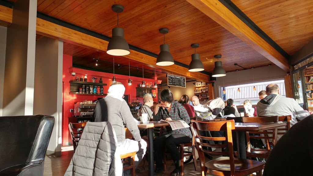 Café du Marché | 1226 Rue Principale, Saint-Étienne-des-Grès, QC G0X 2P0, Canada | Phone: (819) 655-0344