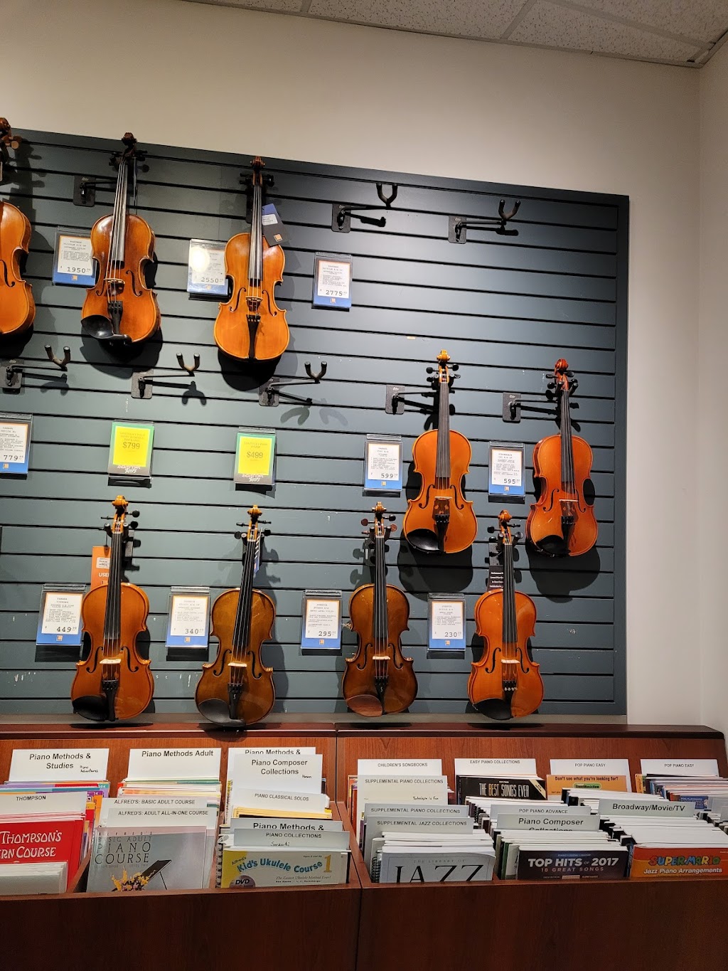 Long & McQuade Musical Instruments | 9833 Markham Rd, Markham, ON L6E 0E5, Canada | Phone: (905) 209-1177