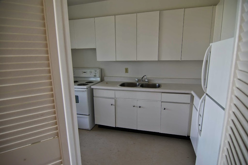 Applewood Towers Apartments | 1055 Bloor St, Mississauga, ON L4Y 2N5, Canada | Phone: (905) 279-2641