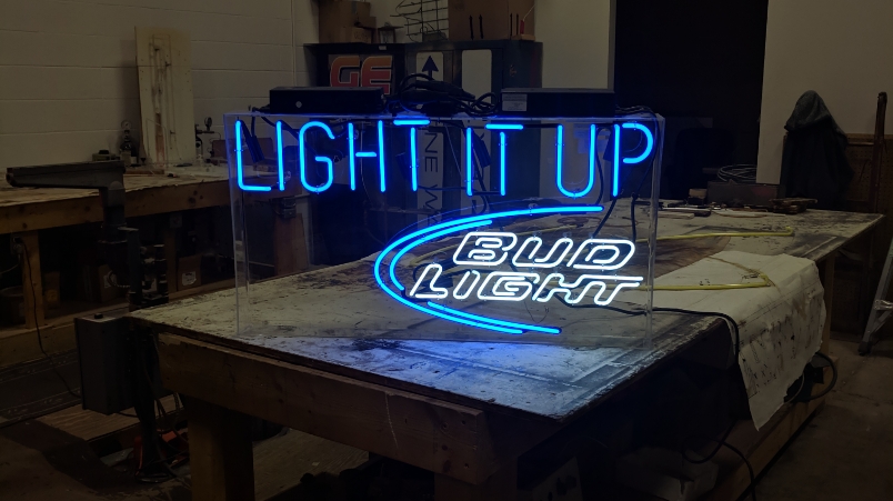 Lunar Graphics & Signs Inc. | 15 7003 30 St SE, Calgary, AB T2C 1N6, Canada | Phone: (403) 926-9246