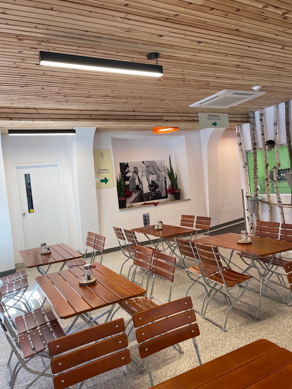 Chez Émile Restaurant | 737 Rue de la Pisciculture, Mont-Blanc, QC J0T 2G0, Canada | Phone: (873) 229-0363