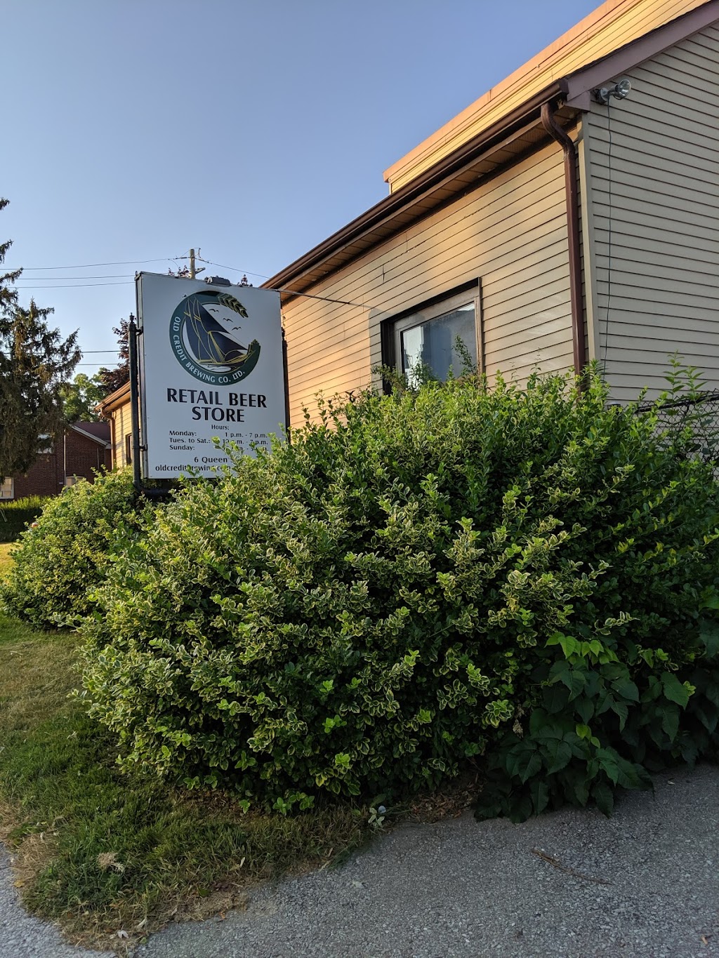 Old Credit Brewing Co | 6 Queen St W, Mississauga, ON L5H 1L4, Canada | Phone: (905) 271-9888