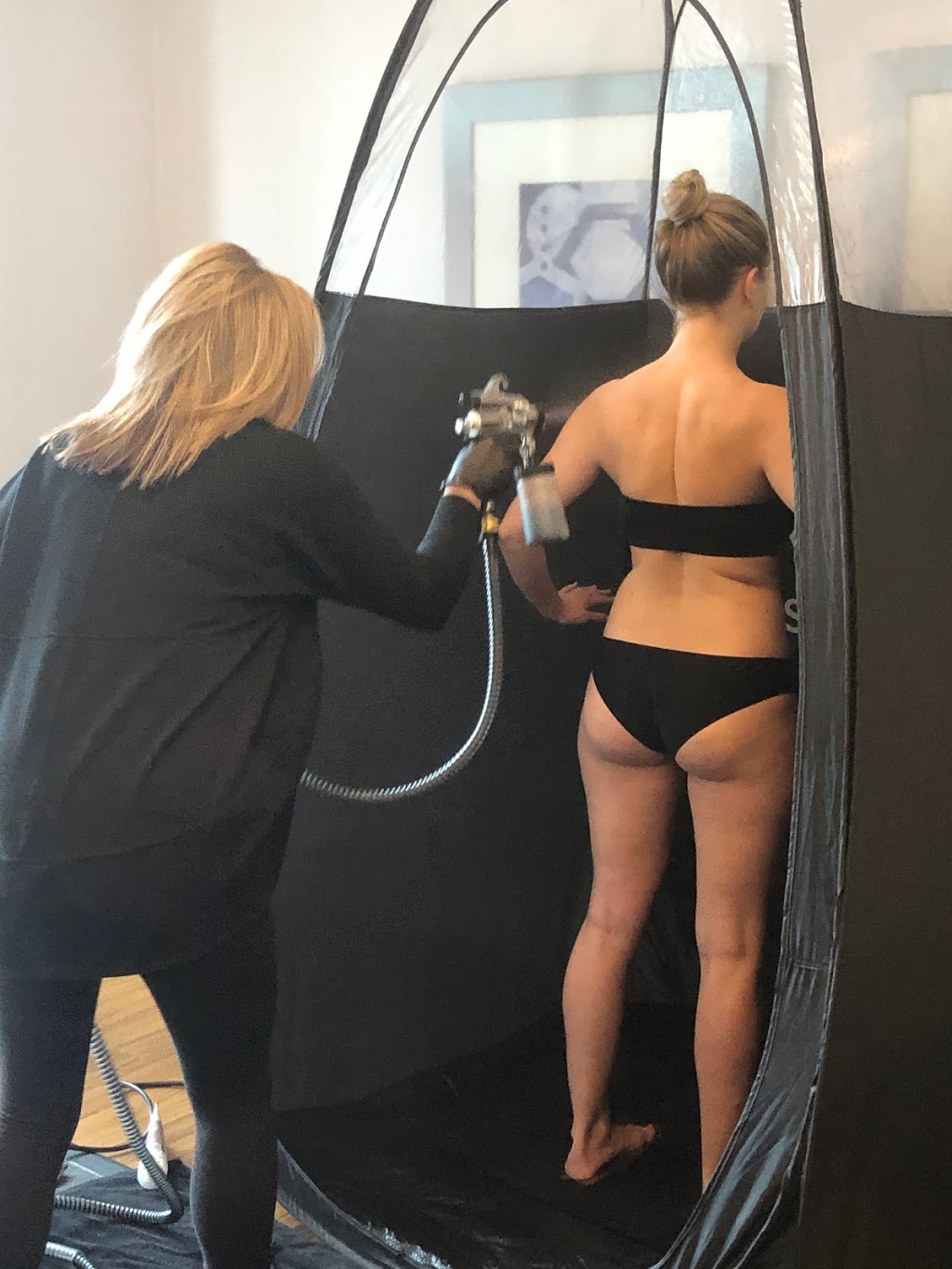 Glo 2 go mobile spray tanning | 2552 Grand Oak Trail, Oakville, ON L6M 0S4, Canada | Phone: (647) 770-9019