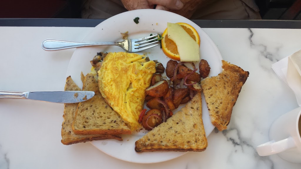 Westerly Restaurant | Coast Westerly Hotel, 1590 Cliffe Ave, Courtenay, BC V9N 2K4, Canada | Phone: (250) 338-2749