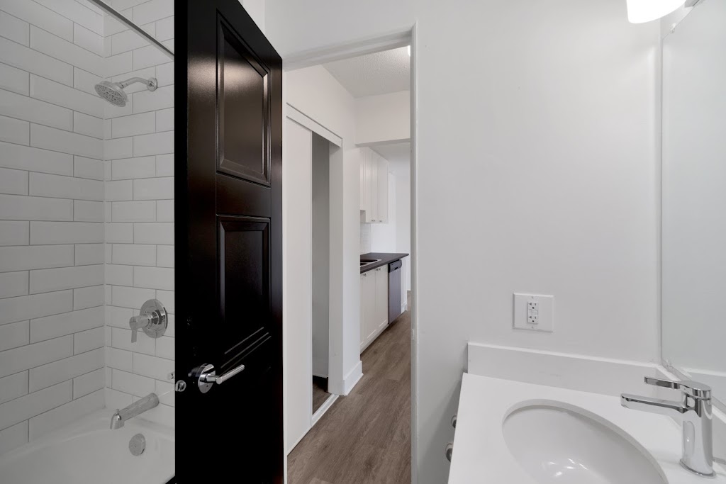 Beach House Apartments | 130 Stewart Ave, Nanaimo, BC V9S 4B9, Canada | Phone: (236) 237-3107