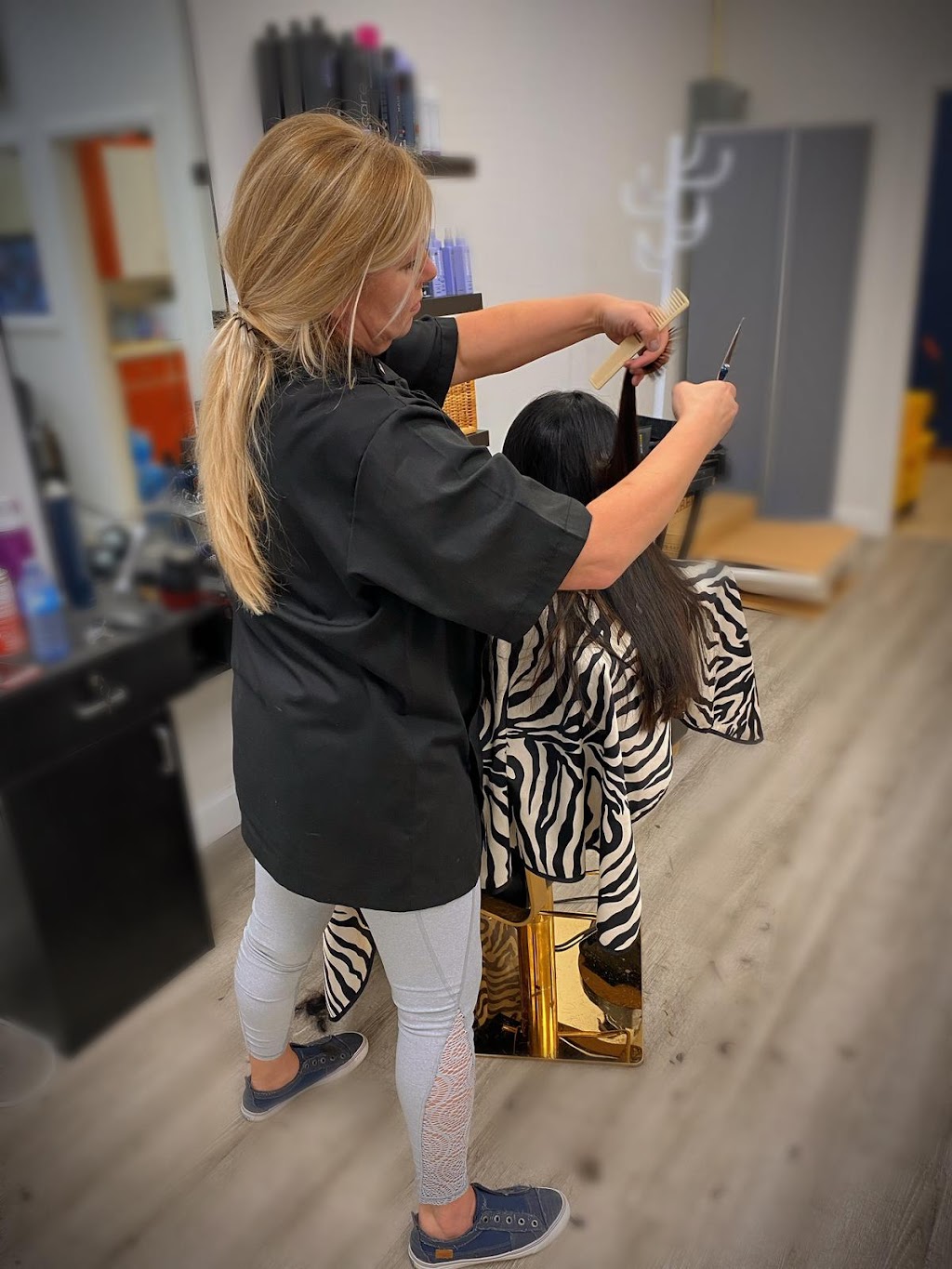 Randis Barber & Beauty Salon | 1050 Paramount Dr #7, Stoney Creek, ON L8J 1P8, Canada | Phone: (905) 783-8362