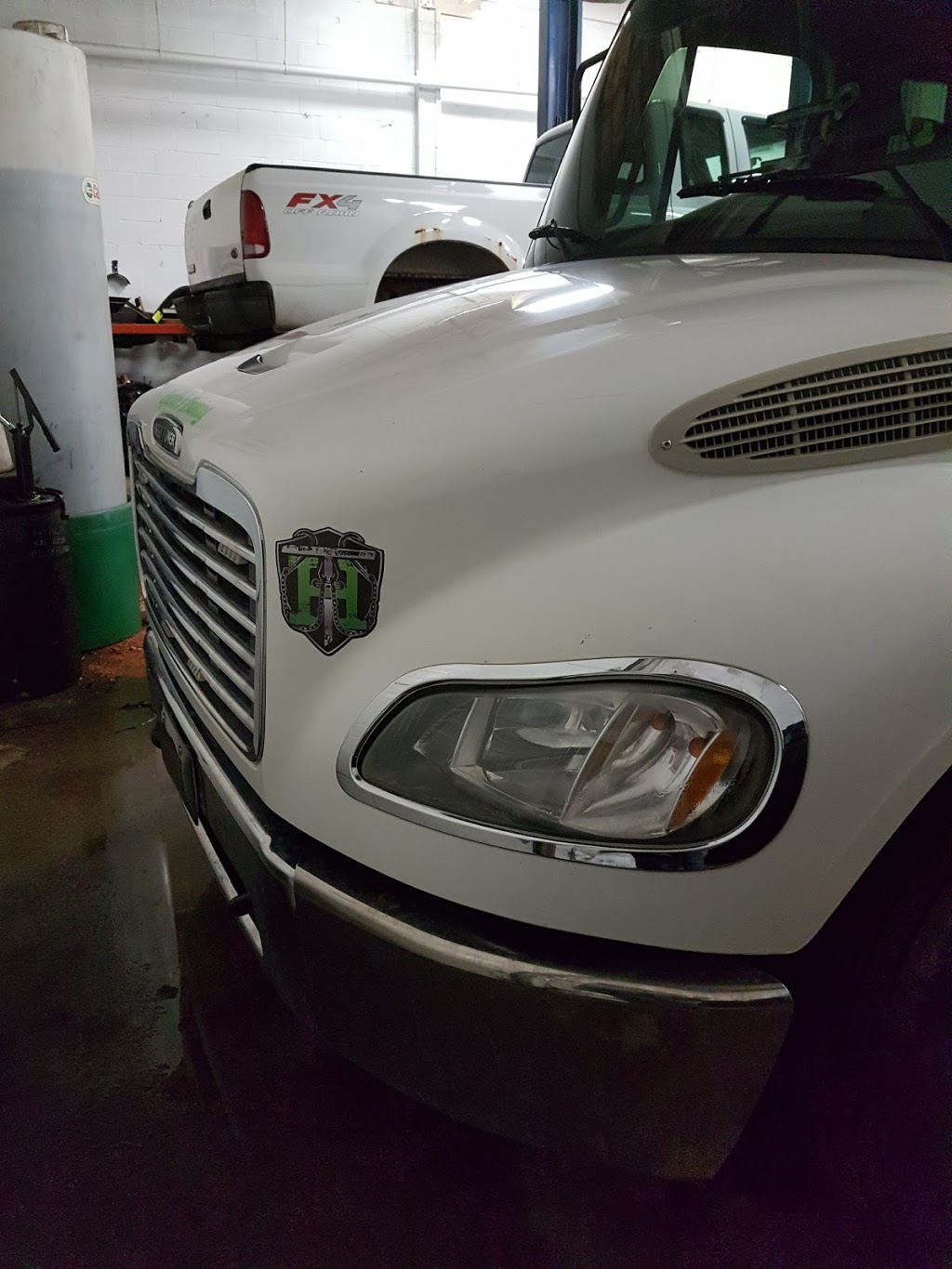 Hardies Towing Shop | 6 Queen St, Orillia, ON L3V 6H6, Canada | Phone: (705) 329-2869