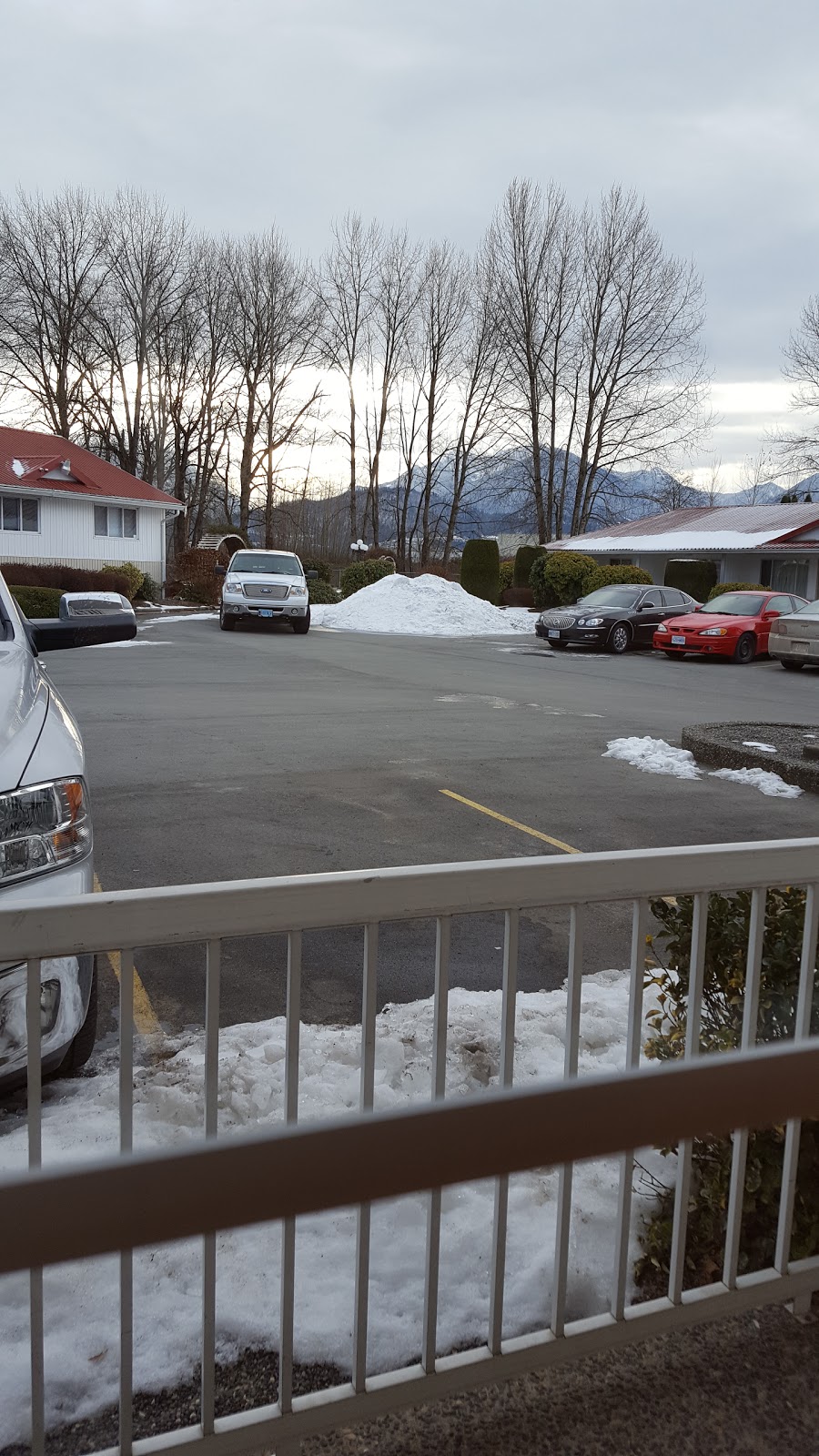 Rainbow Motor Inn | 45620 Yale Rd, Chilliwack, BC V2P 2N2, Canada | Phone: (604) 792-6412
