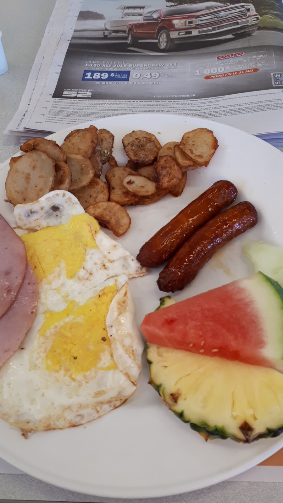 Petit Quebec | 1200 Av Bourgogne, Chambly, QC J3L 1X4, Canada | Phone: (450) 447-4884