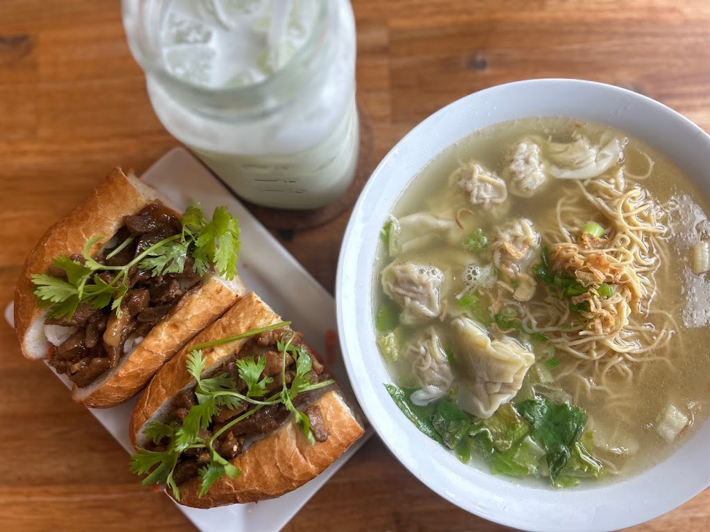 TT Café | 5544 Rue Saint-Patrick, Montréal, QC H4E 0A1, Canada | Phone: (514) 978-6888