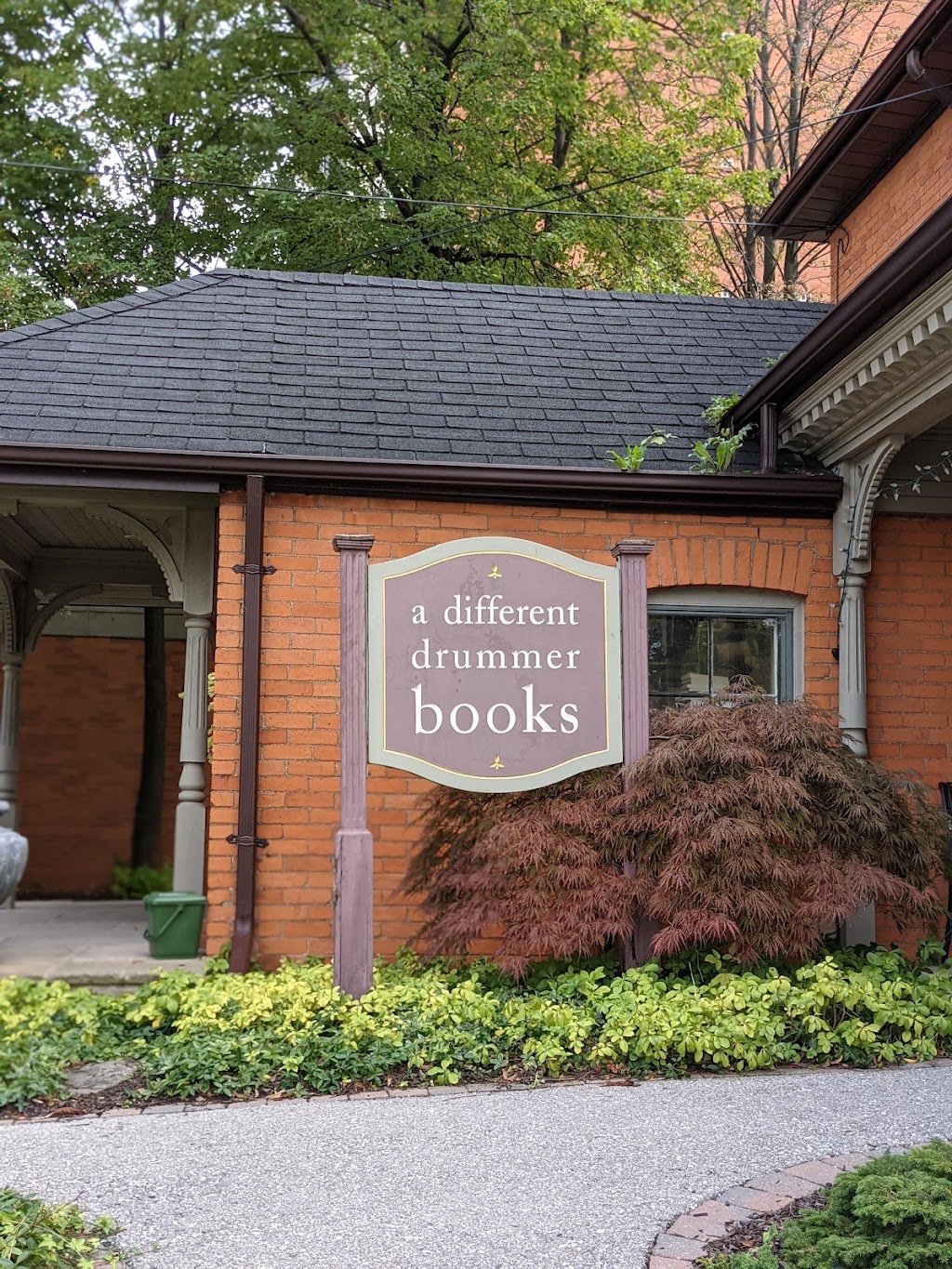 A Different Drummer Books | 513 Locust St, Burlington, ON L7S 1V3, Canada | Phone: (905) 639-0925