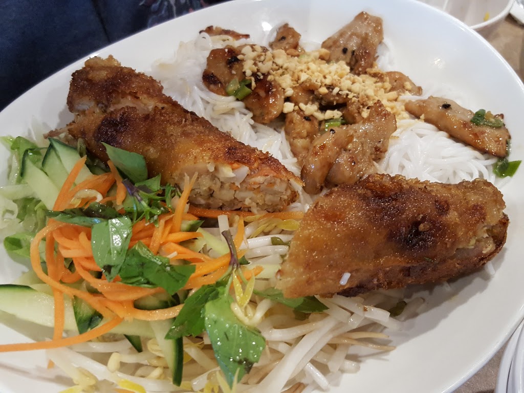 Jasmine Garden Restaurant Pho Vuon Lai | 250 Alton Towers Cir, Scarborough, ON M1V 4E7, Canada | Phone: (647) 351-5533